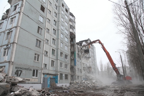 Демонтаж многоквартирного дома компанией «ЭКОСНОС»